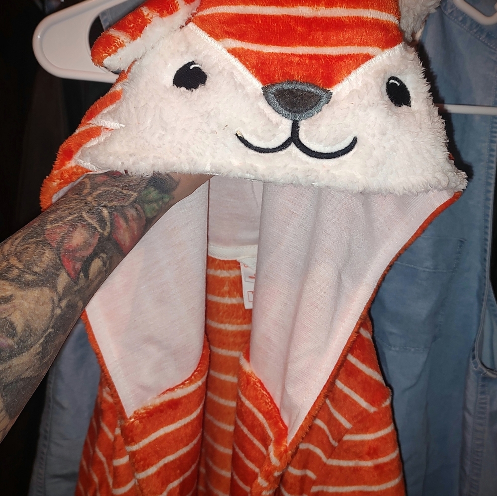 Kids tiger bath robe size 4T/5T